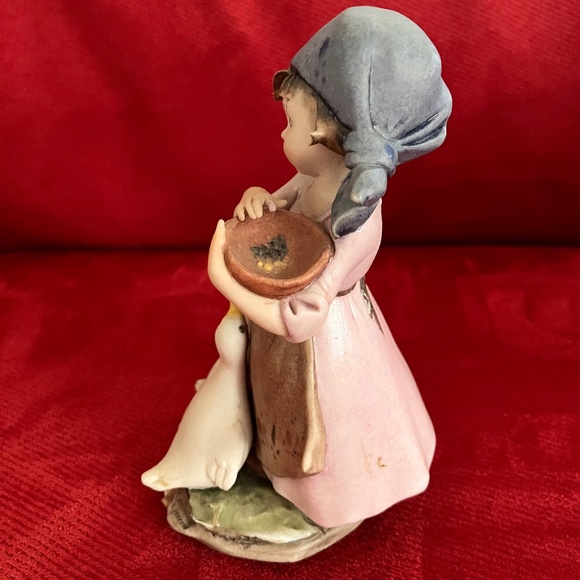 Capodimonte Girl Feeding Geese - Picture 4 of 4